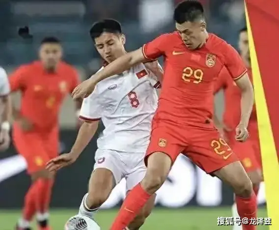 中国男足热身赛前瞻：对阵乌兹别克斯坦，扬