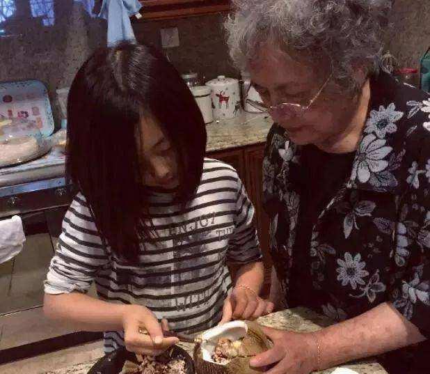 黄多多14岁健身视频引热议，自律少女展现
